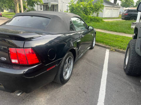2004 Ford Mustang GT Deluxe