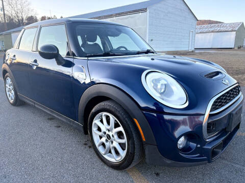2015 MINI Hardtop 4 Door for sale at CAR TRADE in Slatington PA