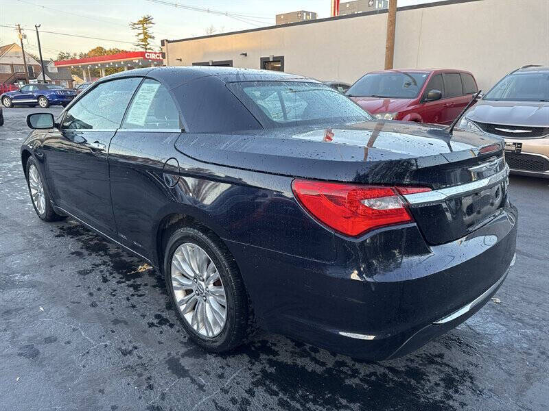2011 Chrysler 200 Limited