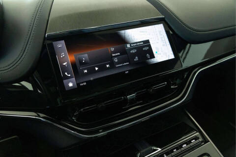 2025 Aston Martin DBX 707