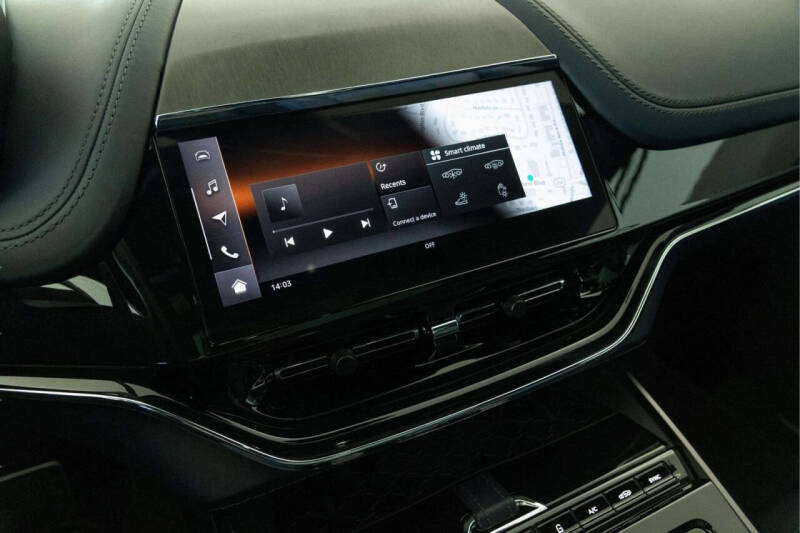 2025 Aston Martin DBX 707