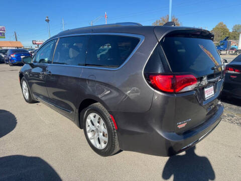 2017 Chrysler Pacifica Touring-L Plus