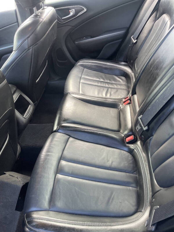 2017 Chrysler 200 Limited Platinum
