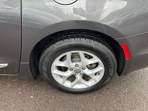 2017 Chrysler Pacifica Touring-L