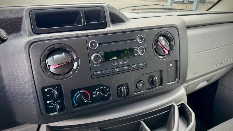 2013 Ford E-Series E-350 SD XLT