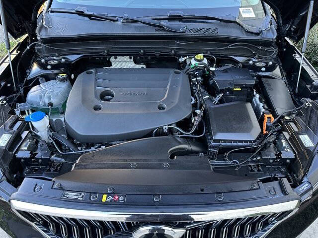 2025 Volvo XC40 B5 Core Bright Theme