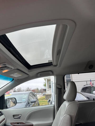 2012 Toyota Sienna XLE 8-Passenger