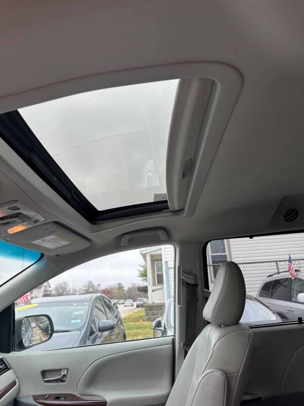 2012 Toyota Sienna XLE 8-Passenger