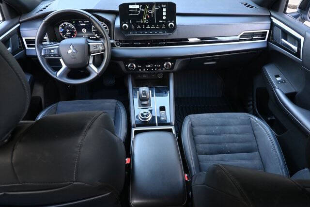 2023 Mitsubishi Outlander SE