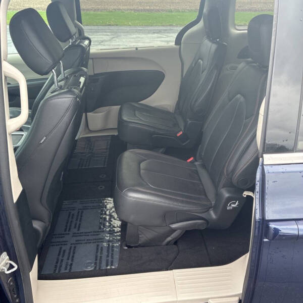 2017 Chrysler Pacifica Touring-L Plus