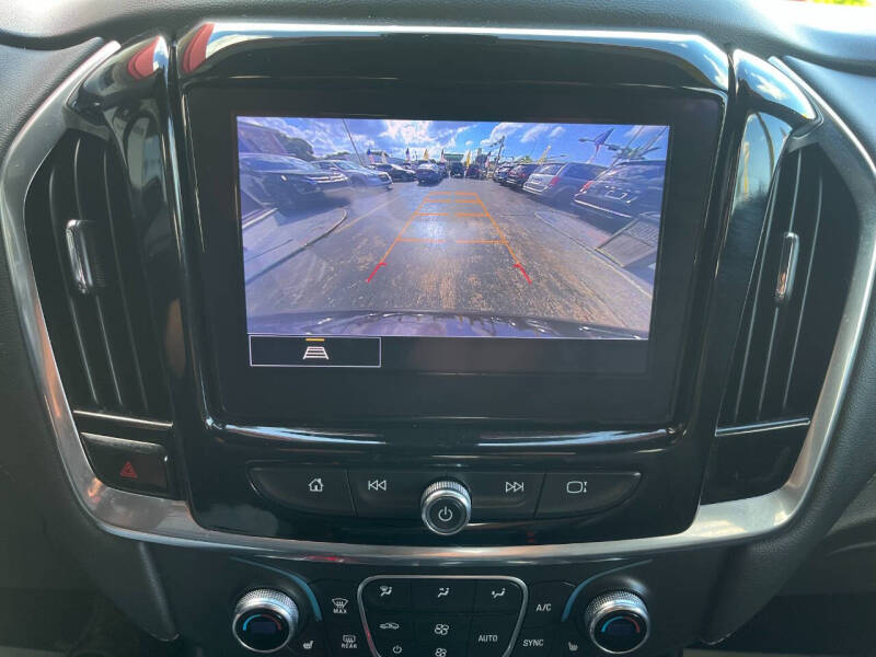 2022 Chevrolet Traverse LT Leather