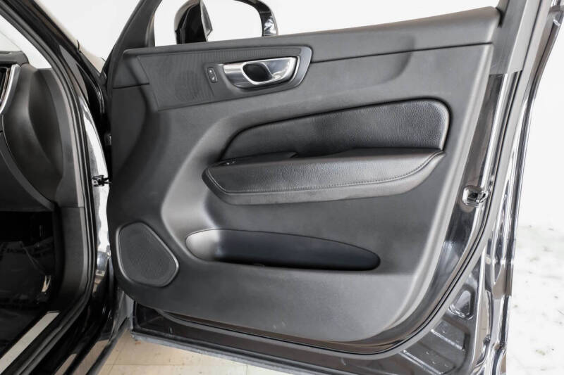 2021 Volvo XC60 T5 Momentum