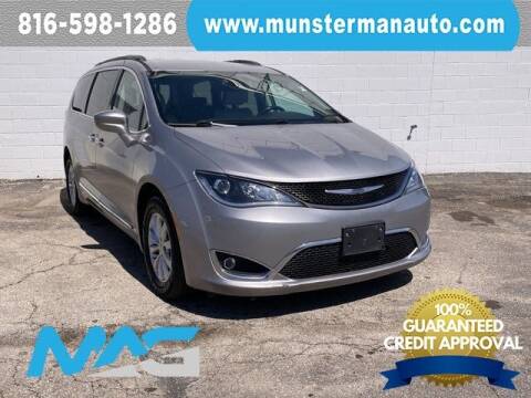 2017 Chrysler Pacifica for sale at Munsterman Automotive Group in Blue Springs MO