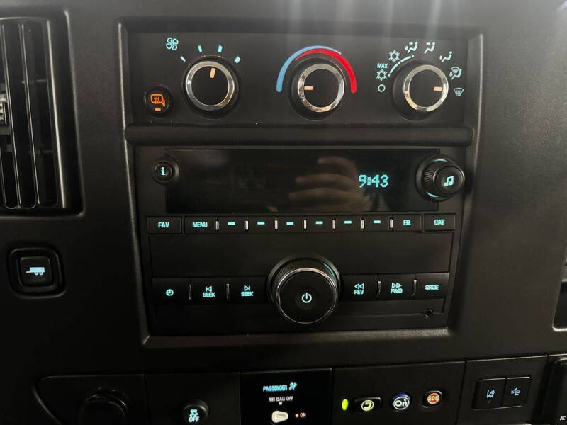 2025 Chevrolet Express LT 3500