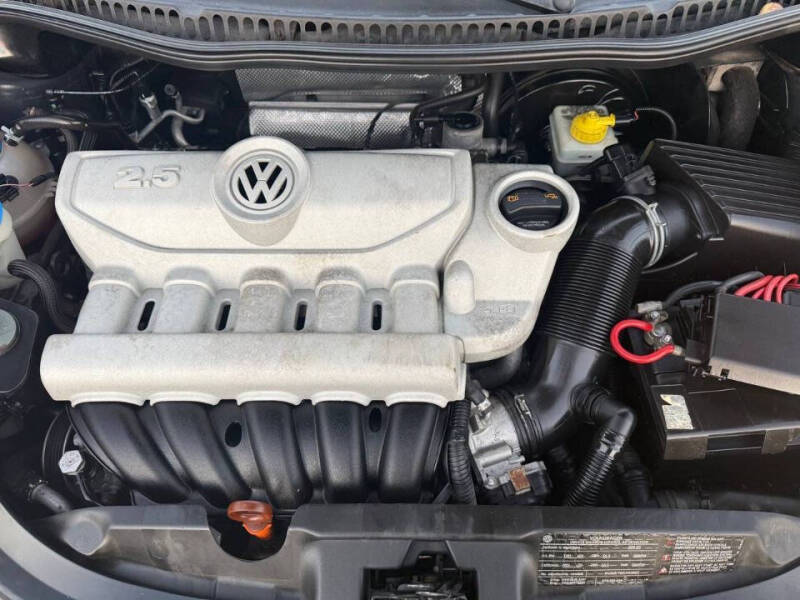 2010 Volkswagen New Beetle Base PZEV