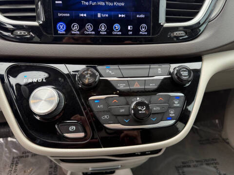 2017 Chrysler Pacifica Touring-L