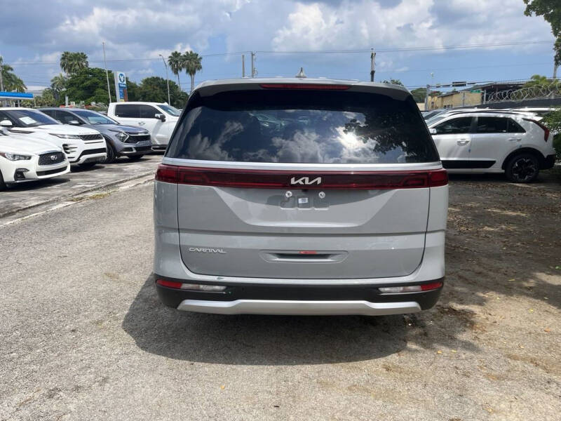 2024 Kia Carnival EX