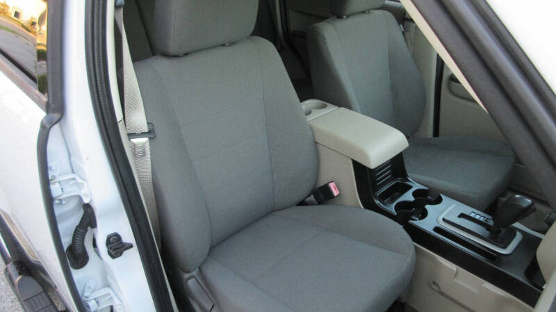 2011 Ford Escape XLS photo 26