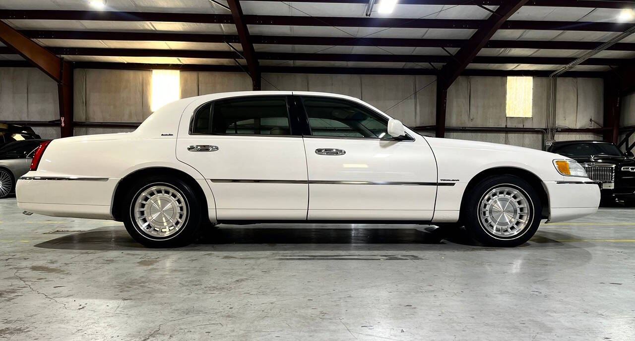 2002 Lincoln Town Car for sale at Carnival Car Company in Victoria, TX