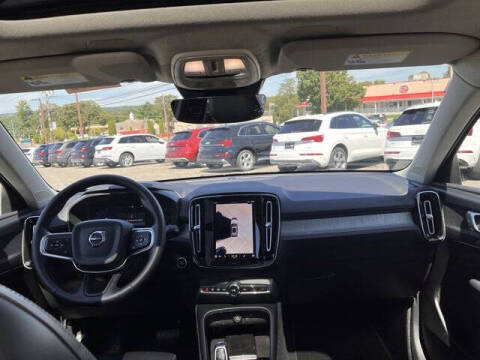 2025 Volvo XC40 B5 Plus Dark Theme