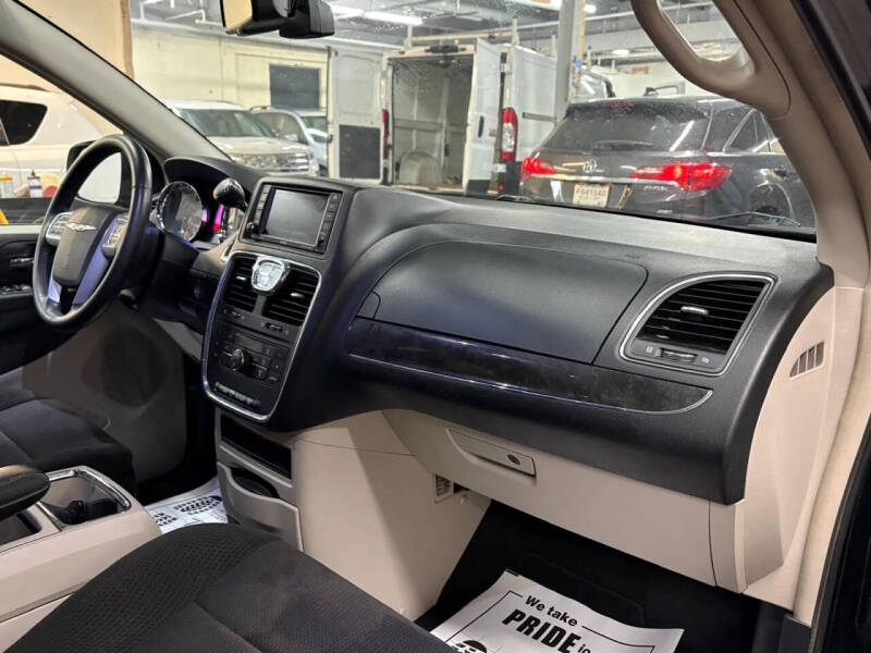 2012 Chrysler Town and Country Touring