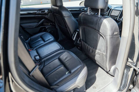 2017 Porsche Cayenne Platinum Edition