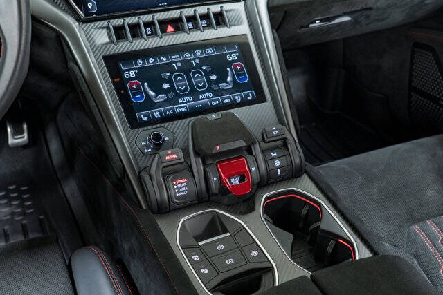 2023 Lamborghini Urus Performante