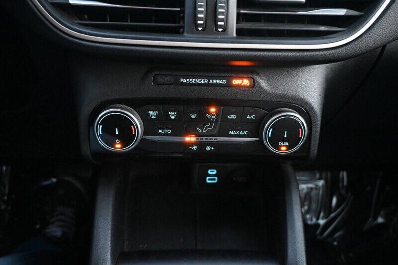 2022 Ford Escape Hybrid SE