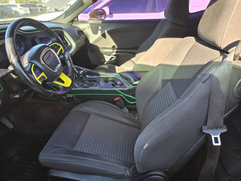 2017 Dodge Challenger SXT Plus