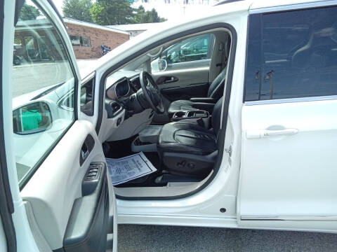 2017 Chrysler Pacifica Touring-L