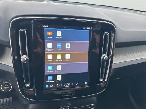 2025 Volvo XC40 B5 Core Bright Theme