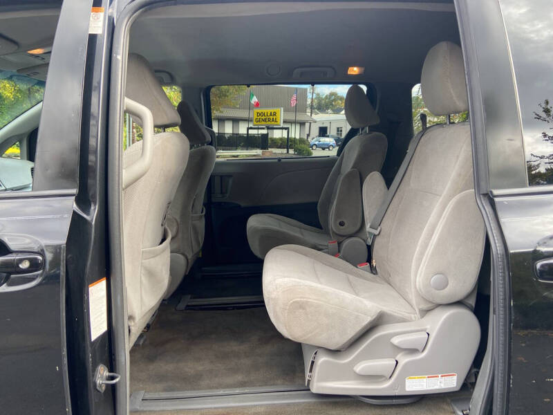 2015 Toyota Sienna LE 8-Passenger