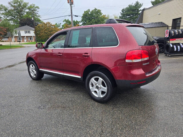 2004 Volkswagen Touareg for sale at QUEENSGATE AUTO SALES in York, PA