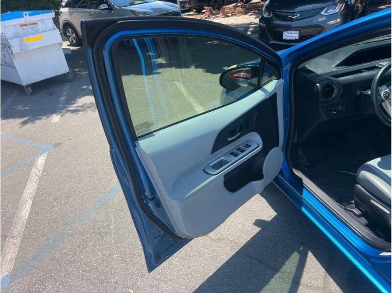 2013 Toyota Prius c