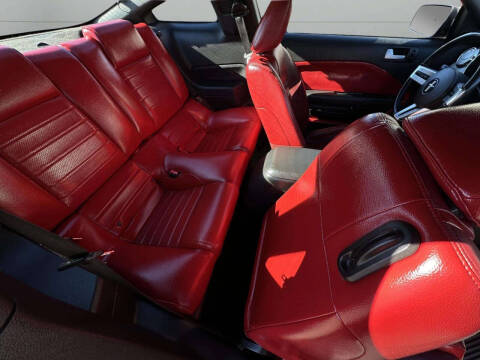 2005 Ford Mustang GT Deluxe