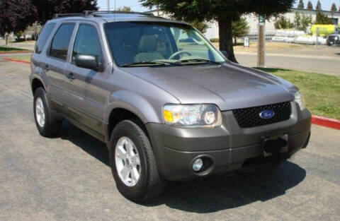2007 Ford Escape for sale at FIVE FRIENDS AUTO in Wilmington DE