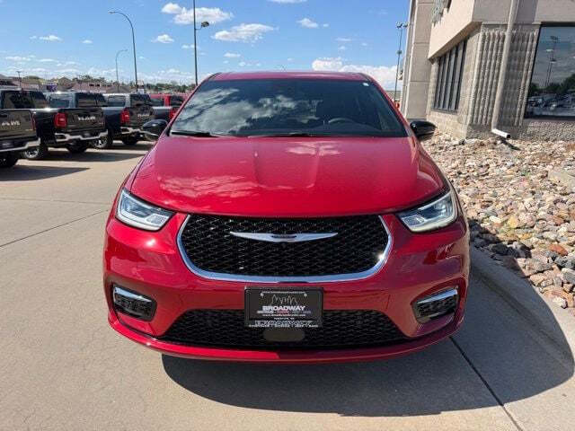 Red Hot Pearlcoat 2026 Chrysler Pacifica Select AWD Select 4dr Mini-Van 2