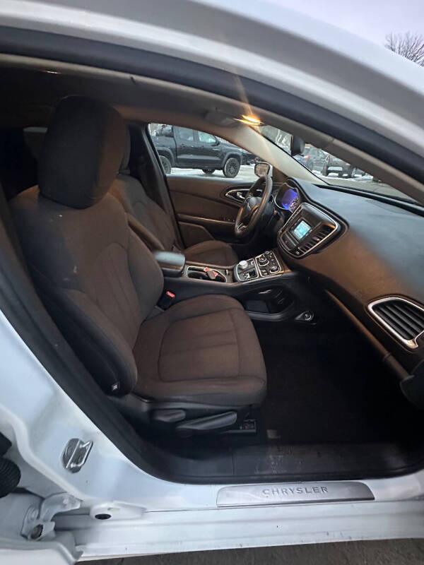 2016 Chrysler 200 LX