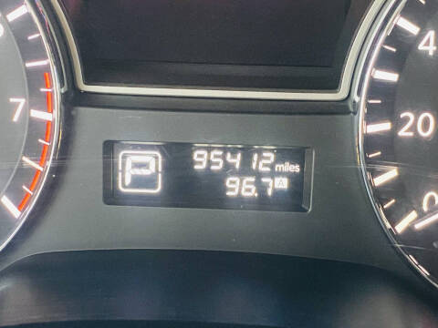 2015 Nissan Pathfinder SV