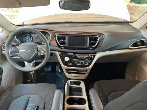 2024 Chrysler Voyager LX