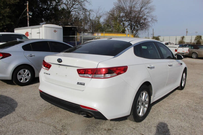 2016 Kia Optima LX photo 9