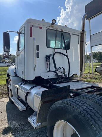 2006 Freightliner Columbia 120