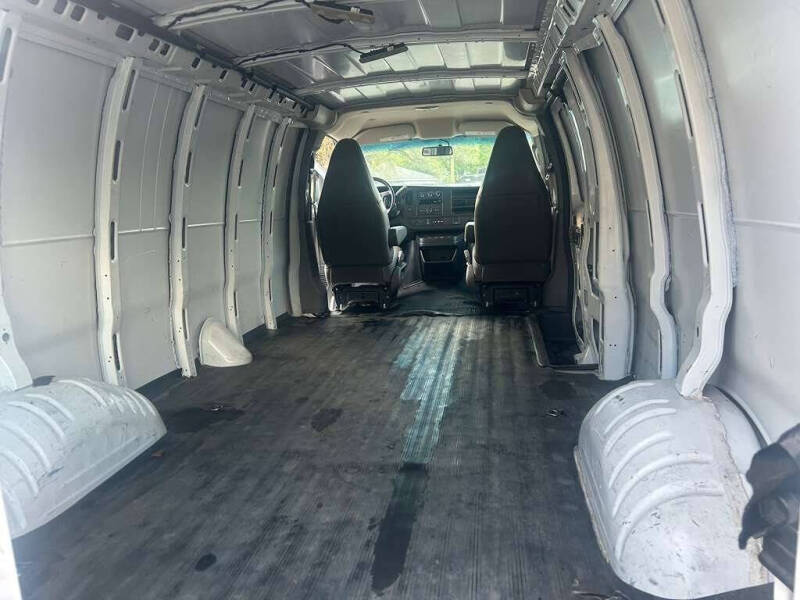 2022 Chevrolet Express 2500