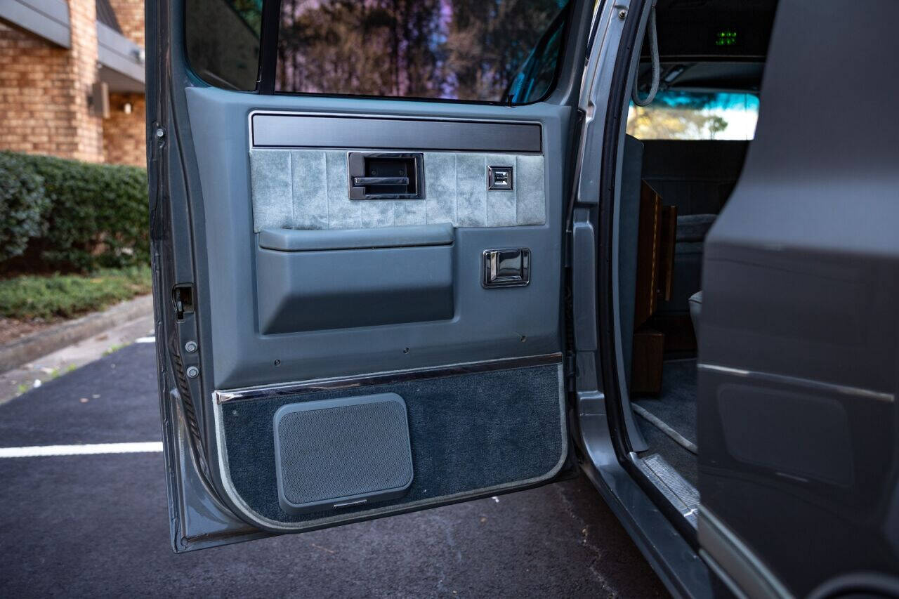 1988 Chevrolet Suburban 25