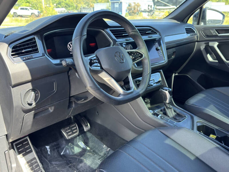 2022 Volkswagen Tiguan SE R-Line Black