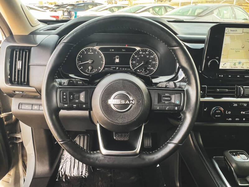 2023 Nissan Pathfinder SL