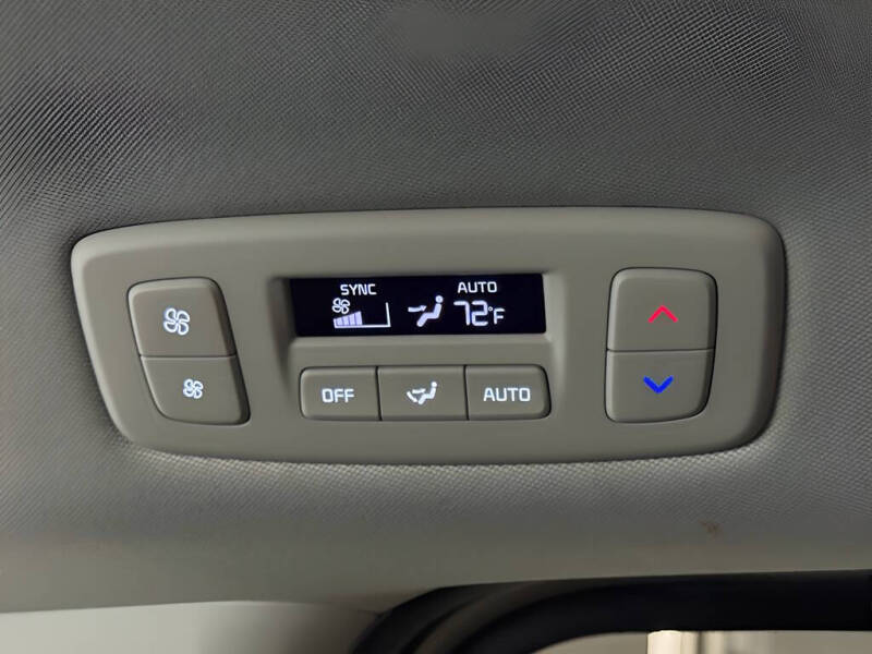 2025 Kia Carnival SX