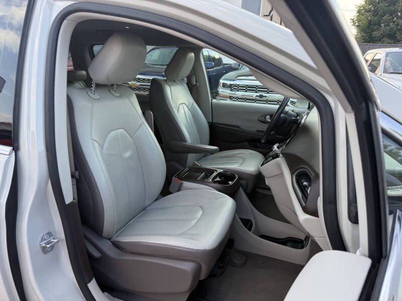 2017 Chrysler Pacifica Touring-L