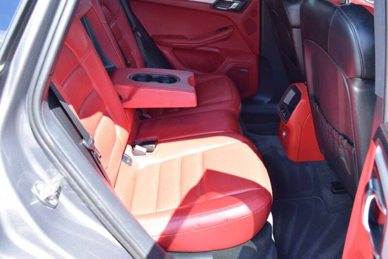 2015 Porsche Macan Turbo