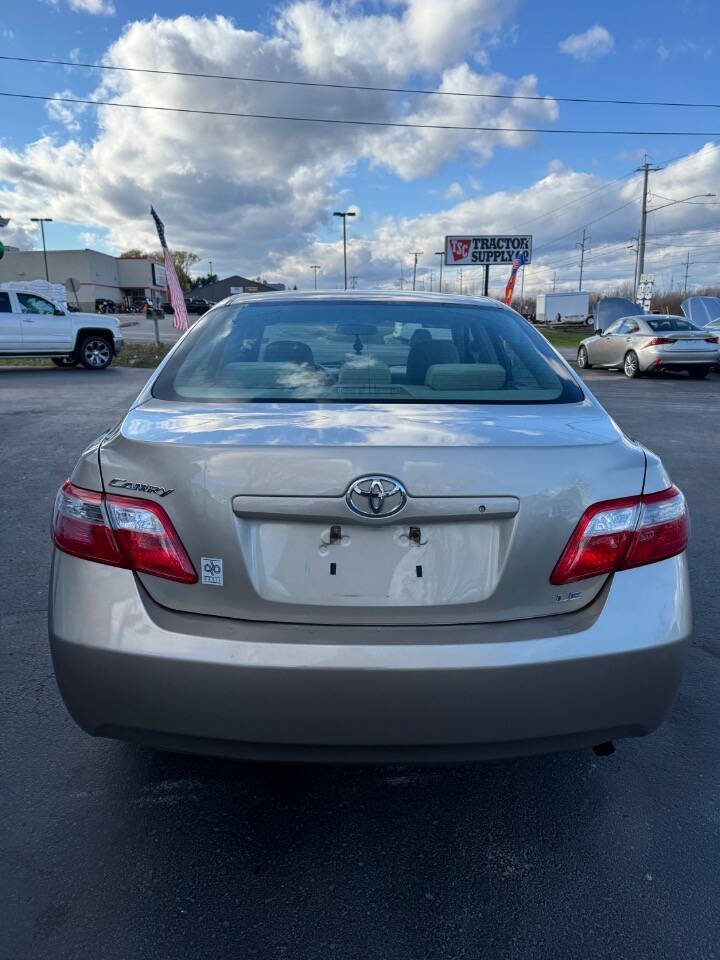 2009 Toyota Camry LE photo 10